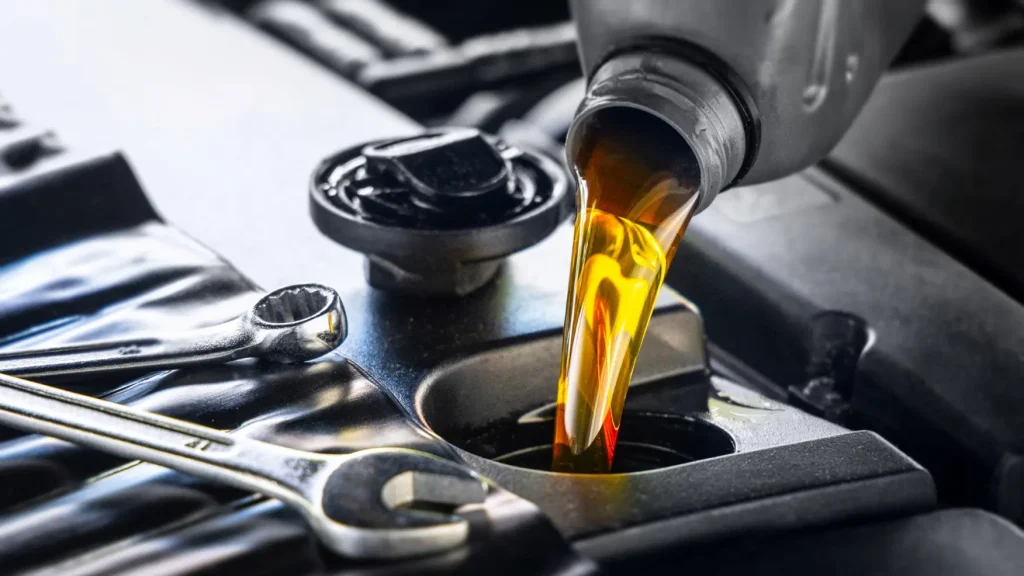 تعویض روغن موتور خودروهای جک و کی ام سی همراه با فیلتر روغن استاندارد برای افزایش عمر موتور خودرو